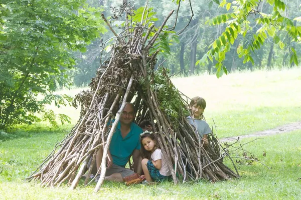 6 Steps to Turn a Backyard Camping Trip into a Kid’s Survival Course