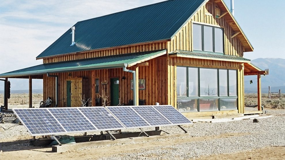 off the grid home with solar panels